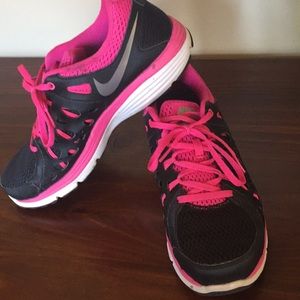 Nike dual fusion shoes